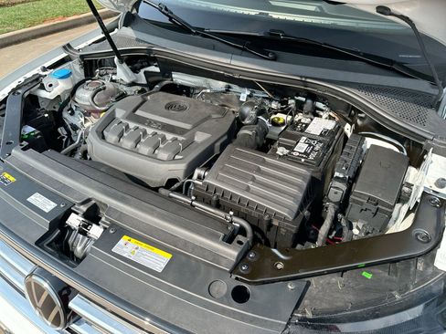 Used 2024 Volkswagen Tiguan SE image 25