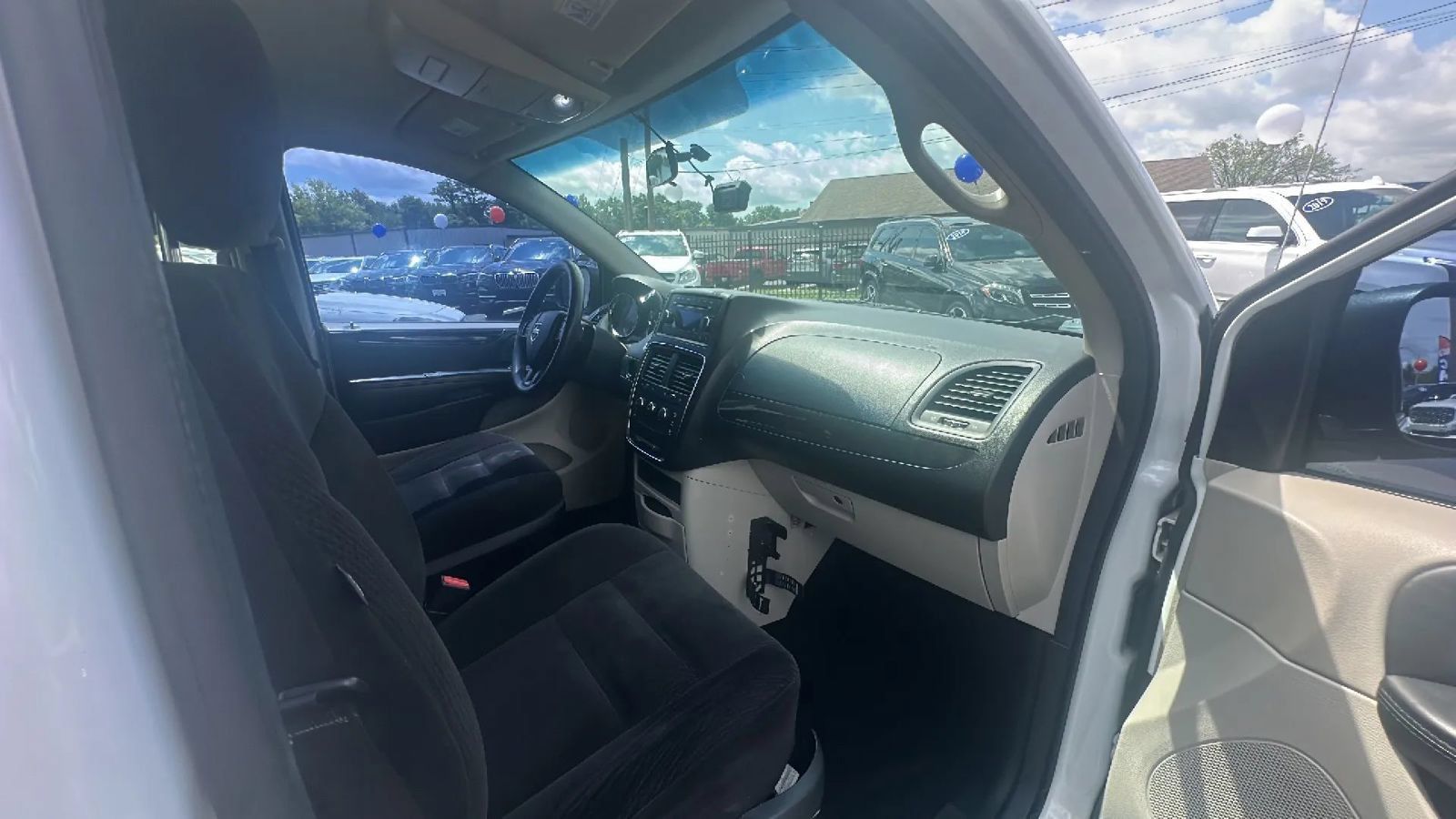 Used 2014 Dodge Grand Caravan American Value Package FWD image 23