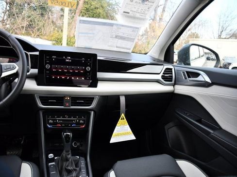 New 2026 Volkswagen Taos SEL image 22