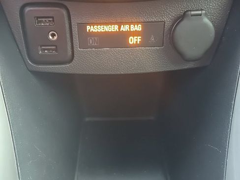 Certified 2021 Chevrolet Trax LT w/ LT Convenience Package FWD image 22