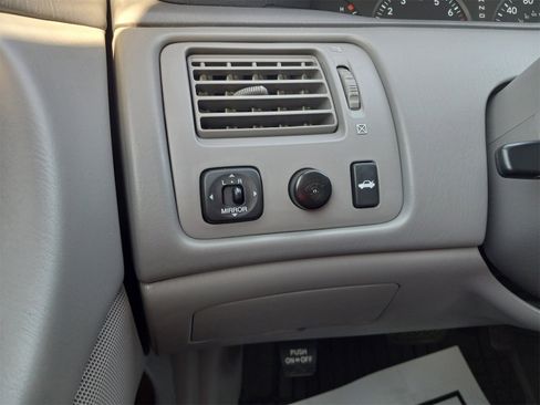 Used 2004 Toyota Avalon XLS image 22