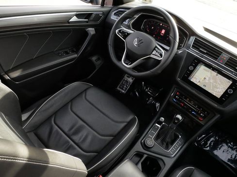 Used 2022 Volkswagen Tiguan SEL R-Line image 9