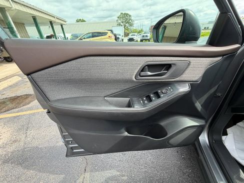 Used 2021 Nissan Rogue S FWD image 15