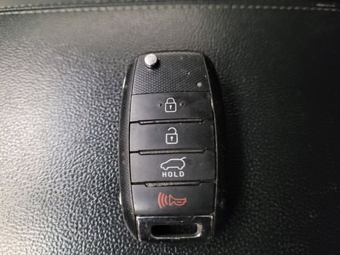 Used 2020 Kia Sorento LX FWD image 32