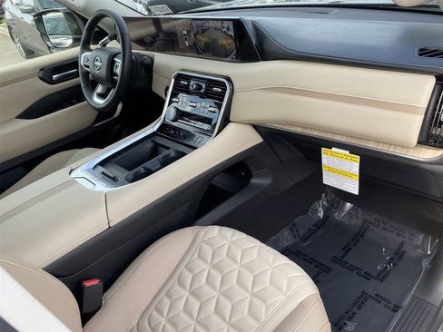 New 2026 Nissan Armada Platinum image 8