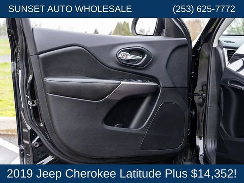 Used 2019 Jeep Cherokee Latitude Plus AWD/4WD image 40