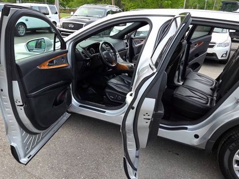 Used 2016 Lincoln MKX Select w/ Select Plus Package AWD/4WD image 22