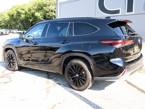 Used 2024 Toyota Highlander XSE image 6