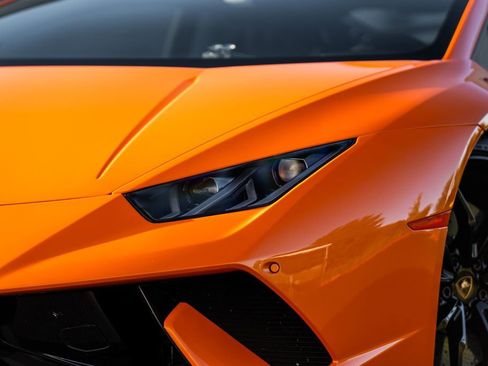 Used 2018 Lamborghini Huracan Performante image 3