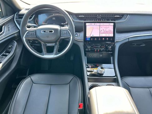 New 2025 Jeep Grand Cherokee L Limited w/ Black Appearance Package AWD/4WD image 15
