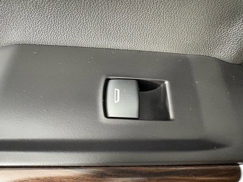 Used 2019 GMC Sierra 1500 SLT w/ SLT Convenience Package image 47