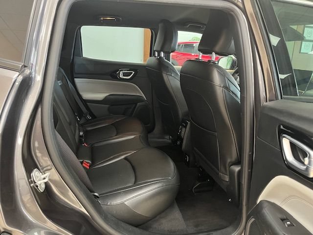 Used 2023 Jeep Compass Limited AWD/4WD image 8