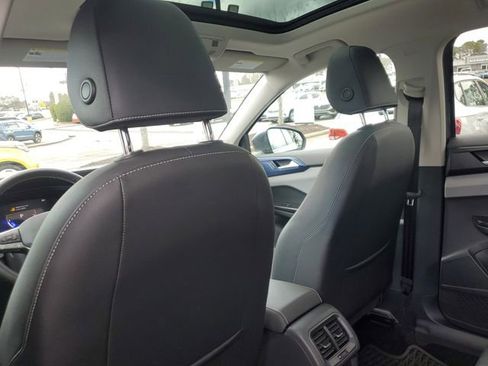 Certified 2023 Volkswagen Taos SE image 11