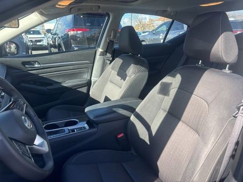 Used 2021 Nissan Altima 2.5 SV w/ SV Premium Package image 10