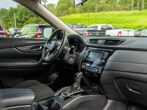 Used 2018 Nissan Rogue SV FWD image 12