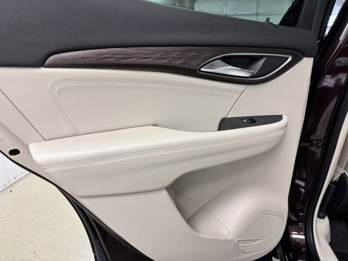 Used 2023 Buick Envision Avenir image 16