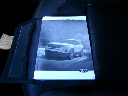 Used 2018 Ford Explorer XLT w/ Equipment Group 202A AWD/4WD image 31