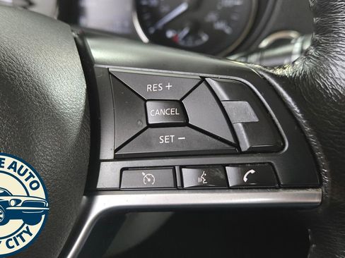 Used 2019 Nissan Rogue SV image 13