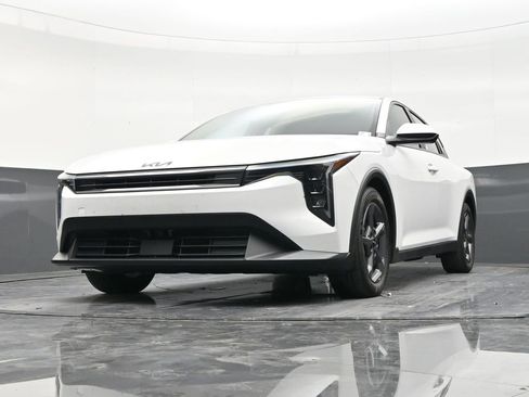 Used 2025 Kia K4 FWD image 27