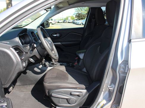 Used 2020 Jeep Cherokee Latitude FWD image 15