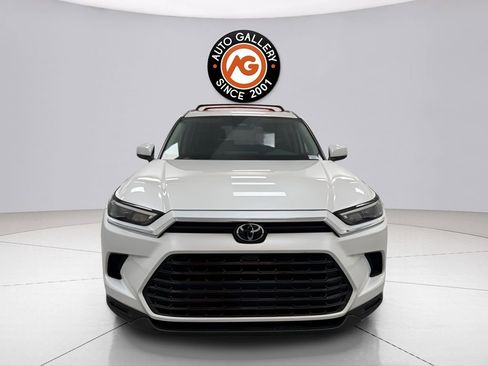 Used 2024 Toyota Grand Highlander XLE AWD/4WD image 2