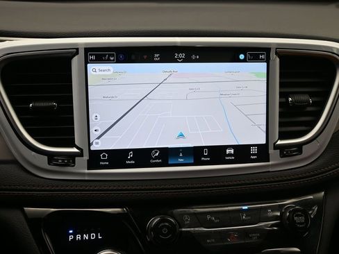 New 2026 Chrysler Pacifica Pinnacle w/ Trailer Tow Group AWD/4WD image 15