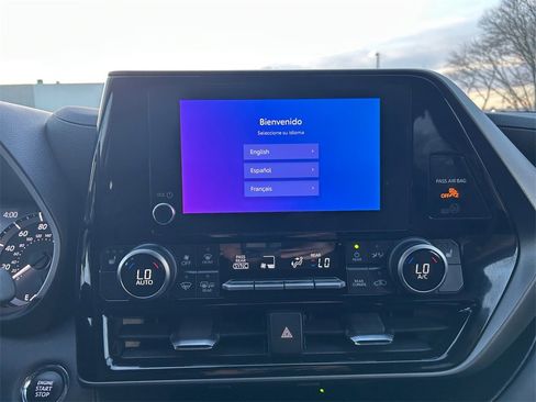 Used 2023 Toyota Highlander XLE image 21