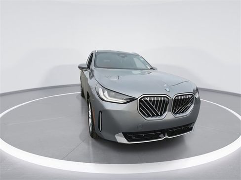 Used 2025 BMW X3 xDrive30i w/ Premium Package image 3