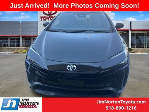 Used 2023 Toyota Prius LE FWD image 2