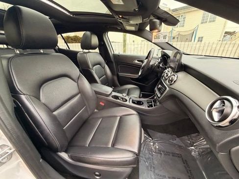 Used 2019 Mercedes-Benz GLA 250 4MATIC image 32