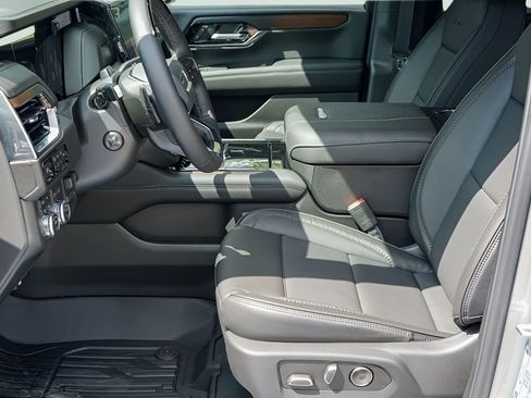 New 2026 GMC Yukon XL Denali w/ Denali Reserve Package AWD/4WD image 10