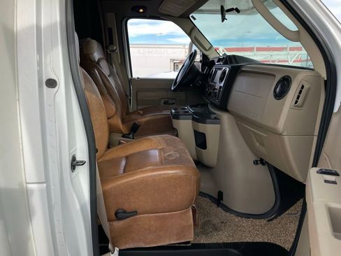 Used 2013 Ford E-450 and Econoline 450 Super Duty w/ Motorhome Prep Pkg image 24
