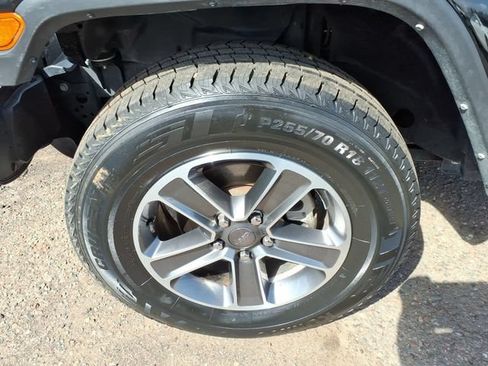 Used 2023 Jeep Wrangler Unlimited Sahara AWD/4WD image 9