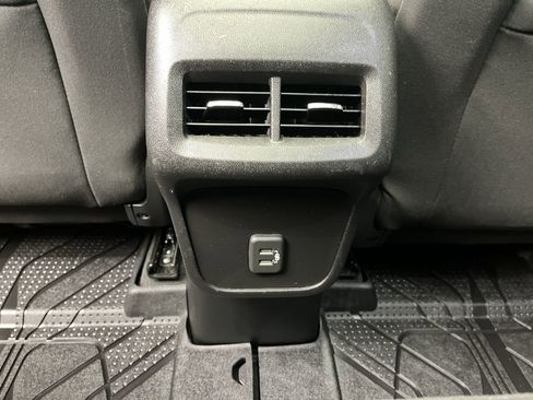 Used 2019 Chevrolet Equinox LT image 12