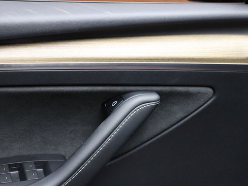 Used 2023 Tesla Model Y Long Range image 17