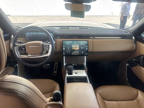 Used 2025 Land Rover Range Rover SE AWD/4WD image 9