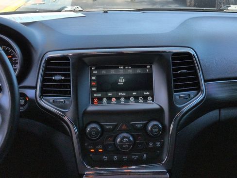 Used 2019 Jeep Grand Cherokee Laredo AWD/4WD image 18