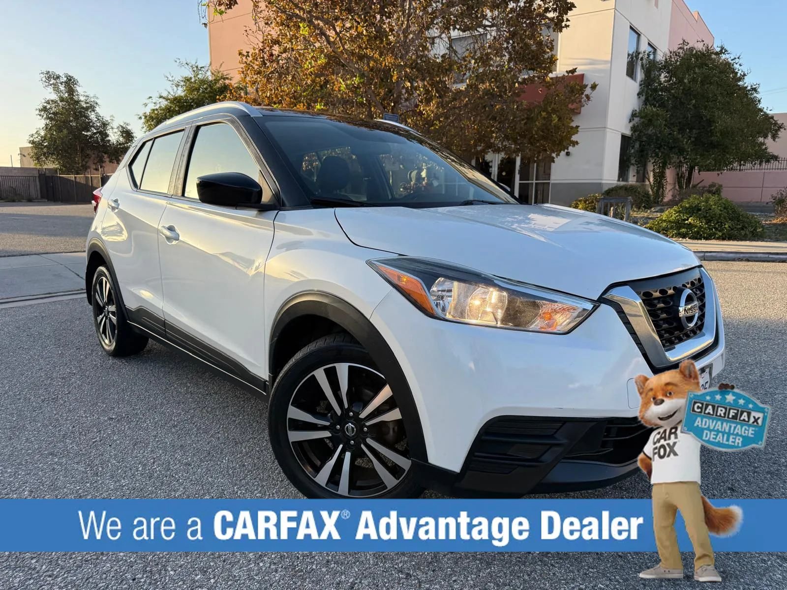 Used 2018 Nissan Kicks SV FWD image 1