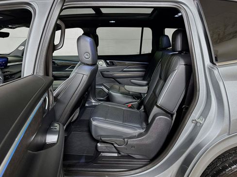 Certified 2025 Buick Enclave Avenir w/ Super Cruise Package AWD/4WD image 24