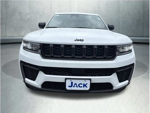 New 2026 Jeep Grand Cherokee L 4WD image 9