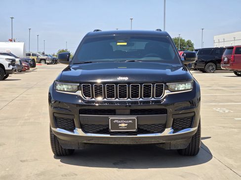 Used 2025 Jeep Grand Cherokee L Laredo RWD image 6