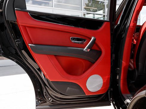 Certified 2020 Bentley Bentayga image 24