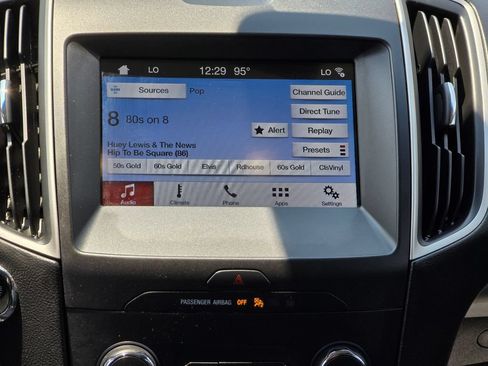 Used 2019 Ford Edge SEL w/ Equipment Group 201A FWD image 4