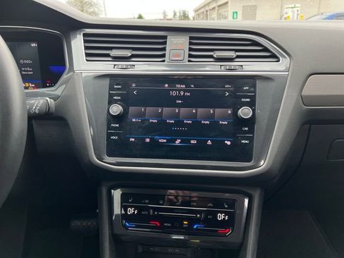 Used 2022 Volkswagen Tiguan SE FWD image 23