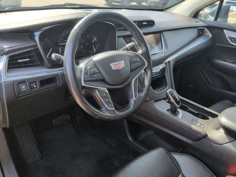 Used 2019 Cadillac XT5 Luxury image 2