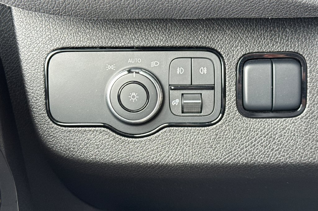 Used 2025 Mercedes-Benz Sprinter 2500 image 33