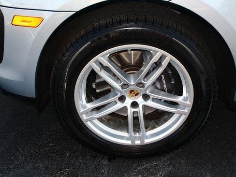 Used 2024 Porsche Macan w/ Premium Plus Package image 2