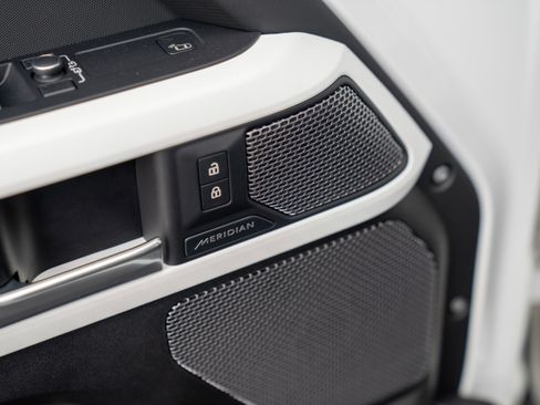 Used 2022 Land Rover Defender 90 X-Dynamic S image 15