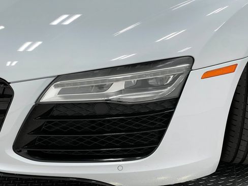 Used 2015 Audi R8 V8 w/ Extended Leather Package AWD/4WD image 30