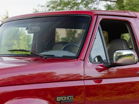 Used 1994 Ford Bronco XLT image 73